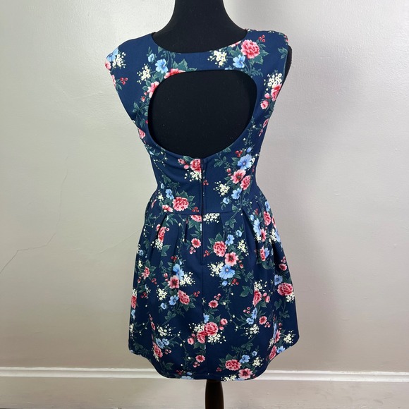 Emerald Sundae Floral Print Dress Open Back Fit & Flare Party Dress M - Picture 3 of 7